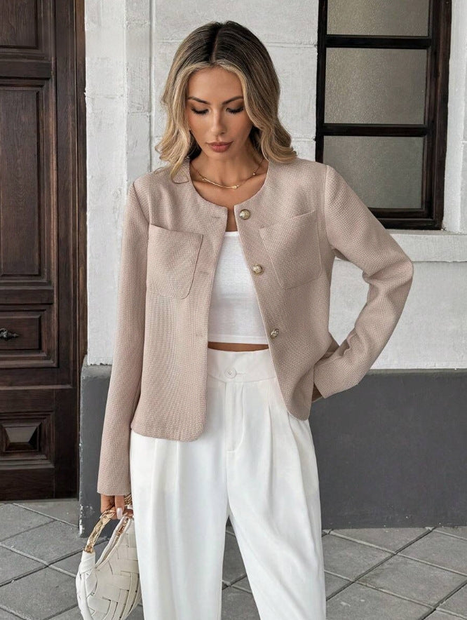 Giacca corta tweed donna, per un abbigliamento femminile moderno. Ideale per un look chic e casual.
