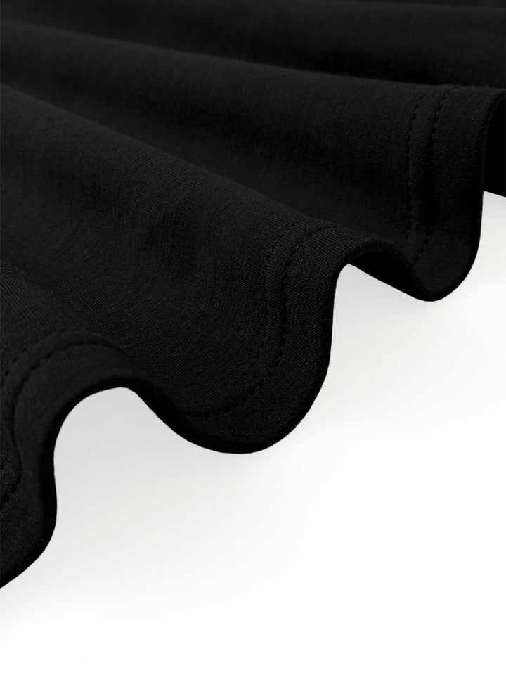 Abito lungo da donna stile moda con collo alto, maniche a sbuffo e silhouette elegante, perfetto per la sera.
