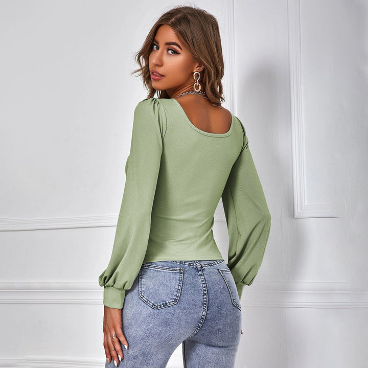 Elegante top donna verde, maniche a palloncino voluminose e scollo quadrato distintivo. Perfetto per outfit chic.