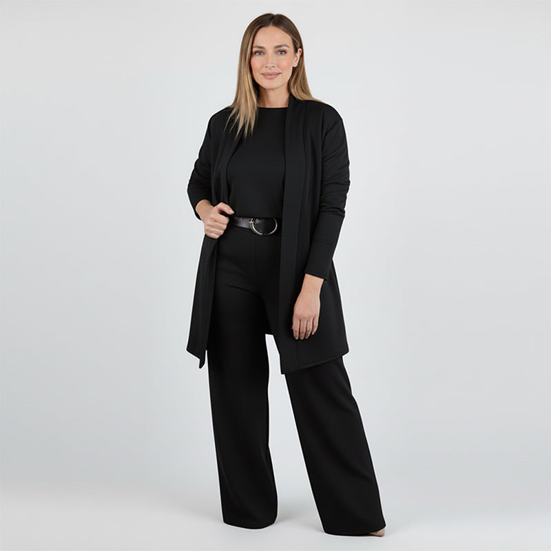 Abbigliamento versatile donna: completo tre pezzi con cardigan lungo, perfetto per stile casual chic.