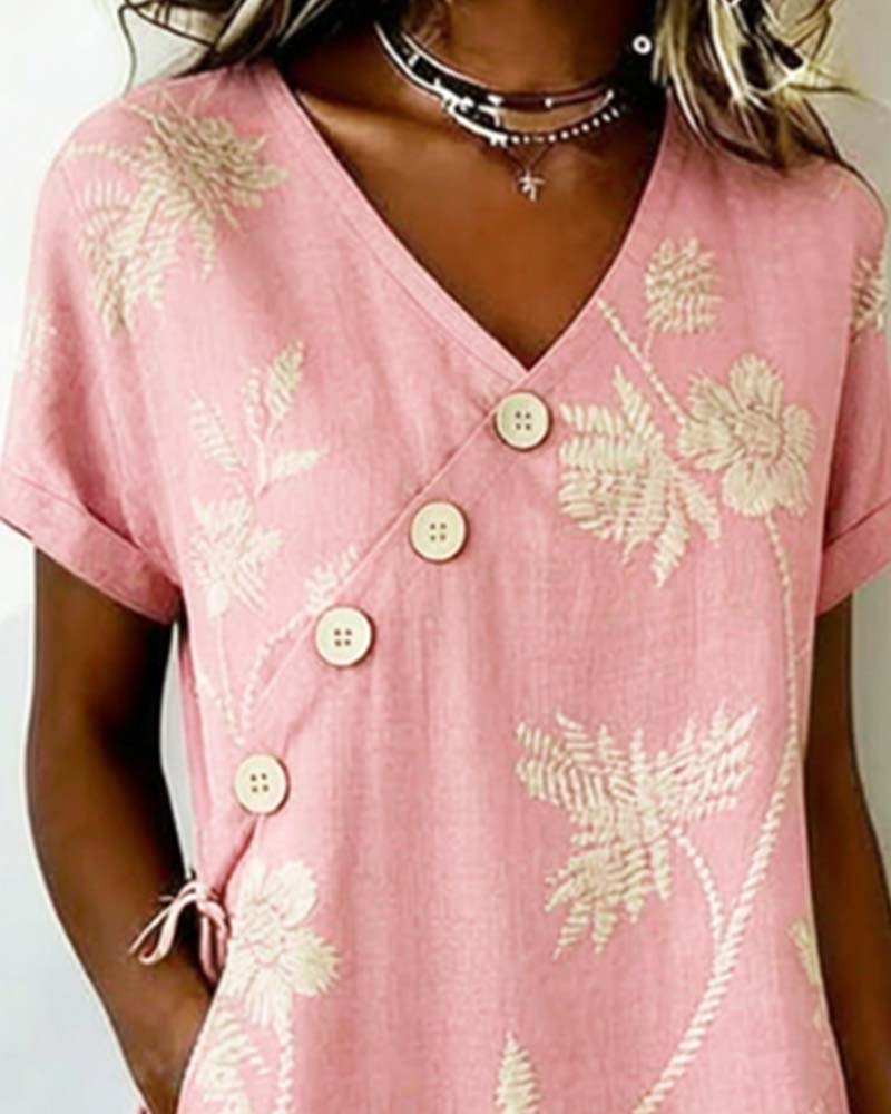 Moda femminile: abito estivo floreale con scollo V profondo, design confortevole e chic per la donna.