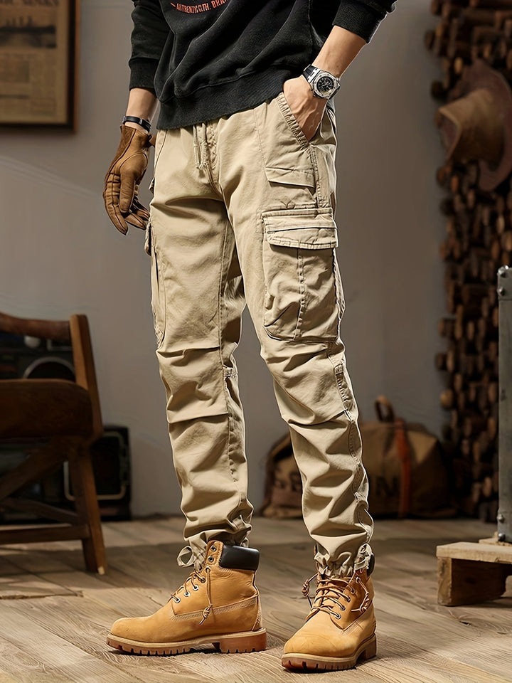 Pantaloni cargo tattici da uomo robusti, con tasche multiple e comfort per avventura outdoor o stile urbano.
