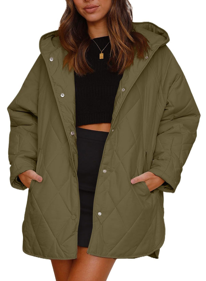 Giacca donna trapuntata leggera con cappuccio, ideale per stile casual autunnale e primaverile.