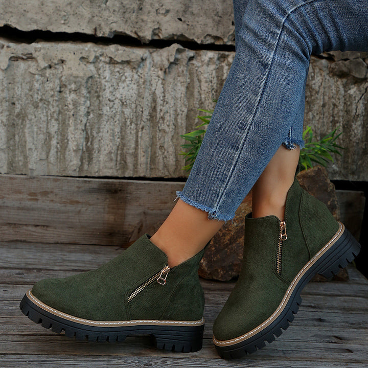 Stivaletti da donna di tendenza, alla caviglia, perfetti per un look autunnale elegante e moderno.