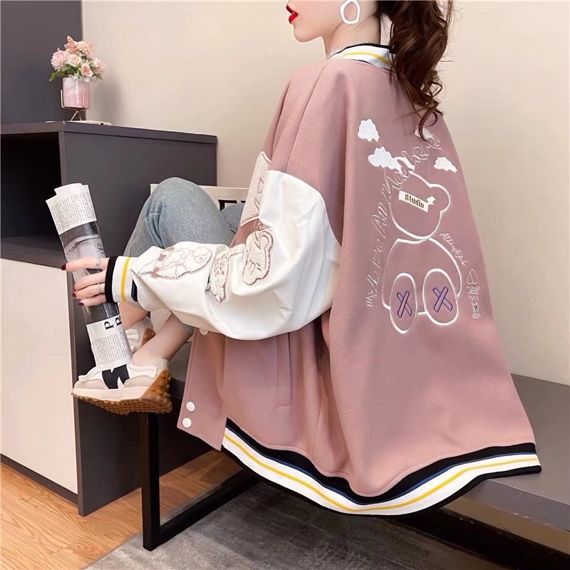 Giacca da donna con stampa cartoon e bottoni, maniche lunghe. Ideale per un look casual e confortevole.
