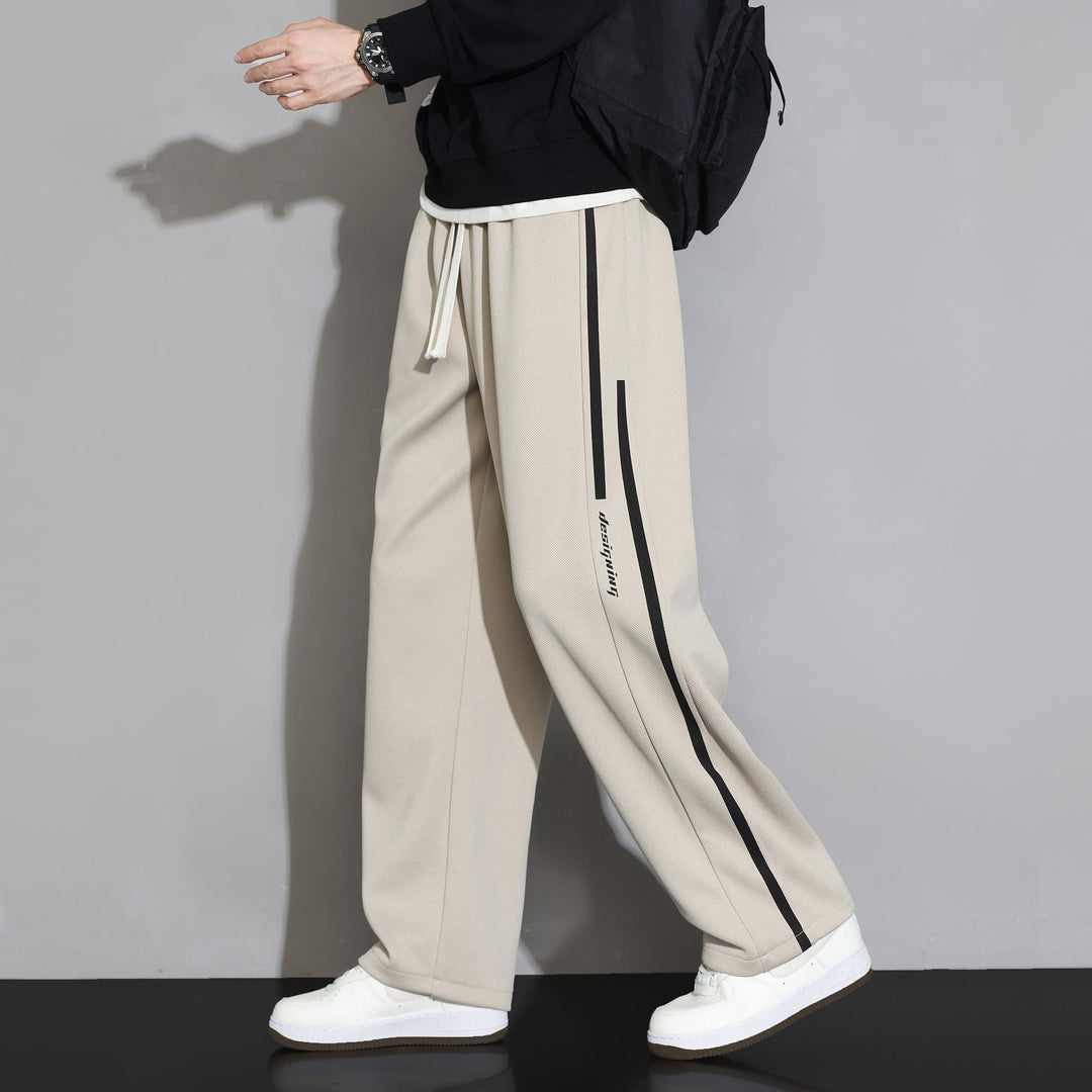 Pantaloni tuta uomo casual, modello a gamba dritta per massimo comfort e stile nel tempo libero.