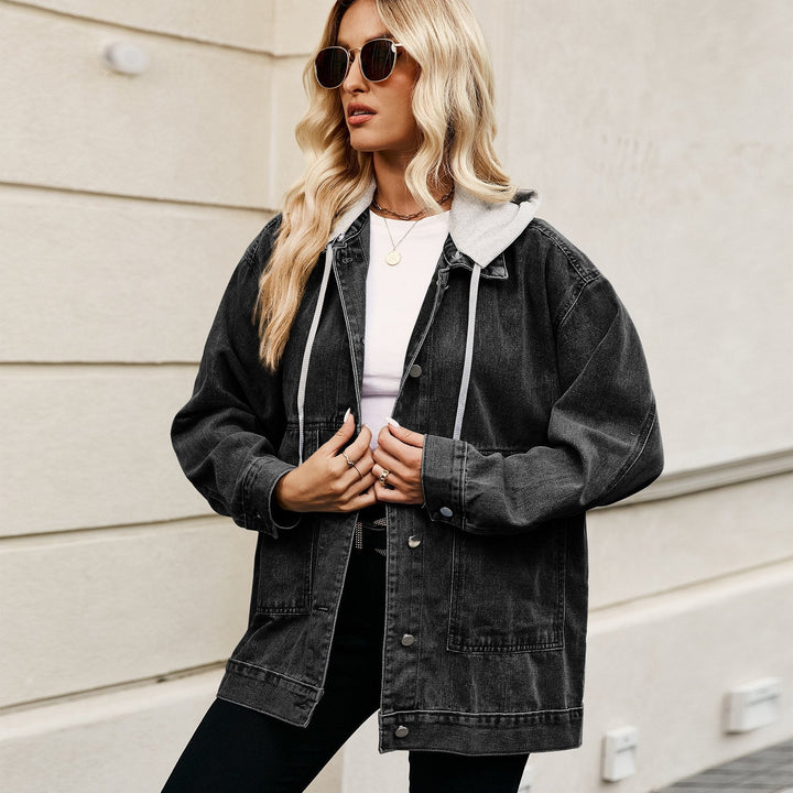 Comoda giacca di jeans da donna con vestibilità larga e cappuccio removibile. Per un outfit casual chic.