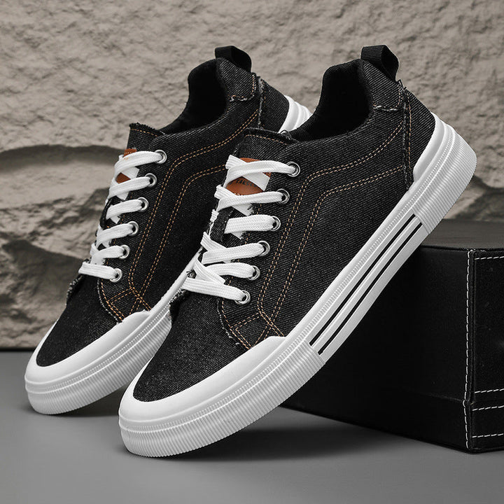 Sneakers da uomo casual basse con lacci, comfort quotidiano garantito, disponibili in blu e nero.