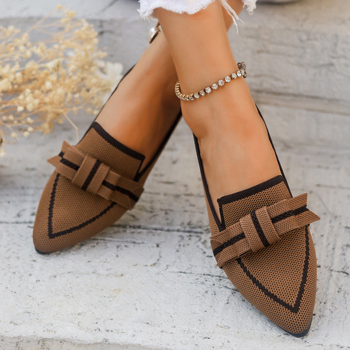 Scarpe basse da donna con fiocco, ideali per comfort quotidiano ed elegante, disponibili in vari colori.