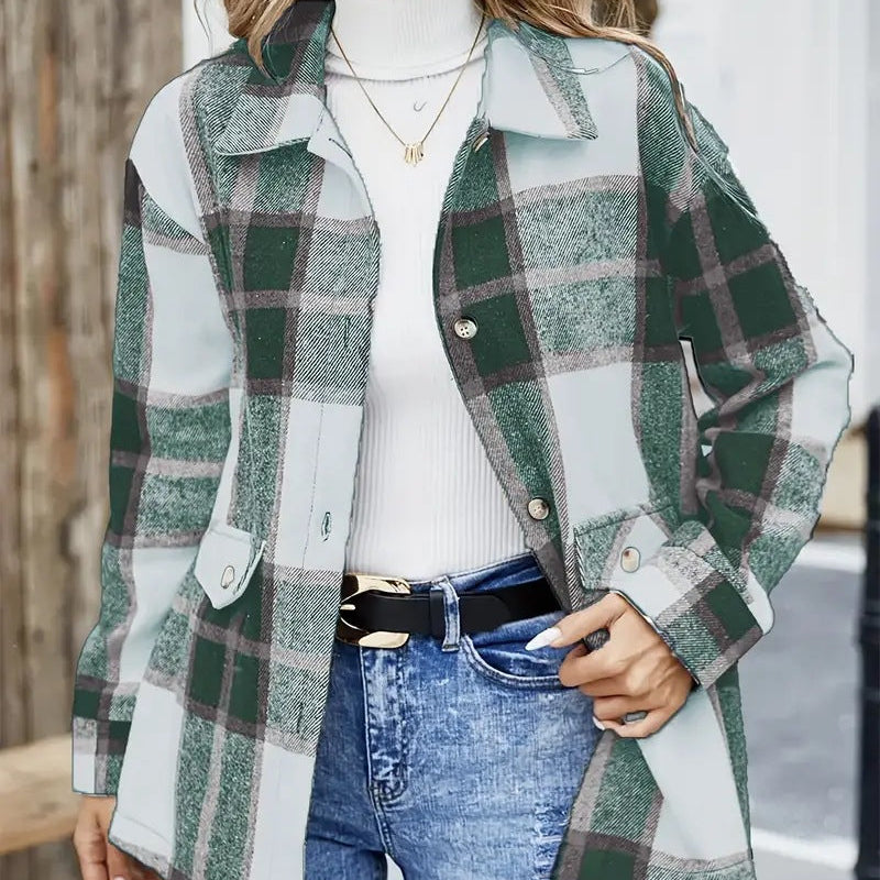 Camicia donna a quadri con bottoni frontali e polsini a manica lunga. Stile comodo e alla moda per l'abbigliamento femminile.