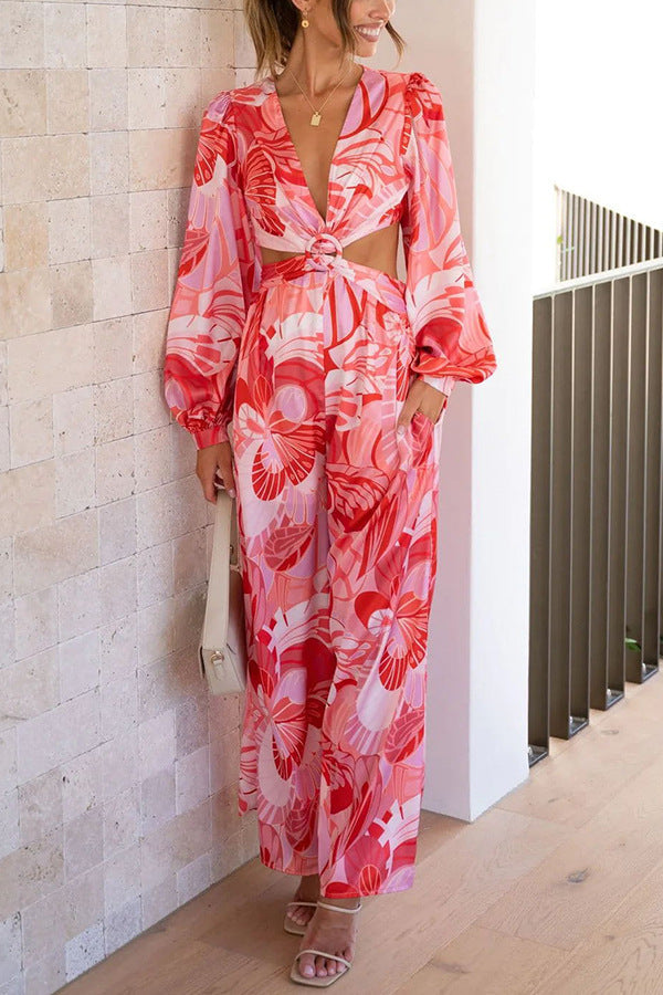 Tuta elegante da donna, stampa floreale e schiena scoperta. Maniche lunghe, perfetta per un outfit serale.