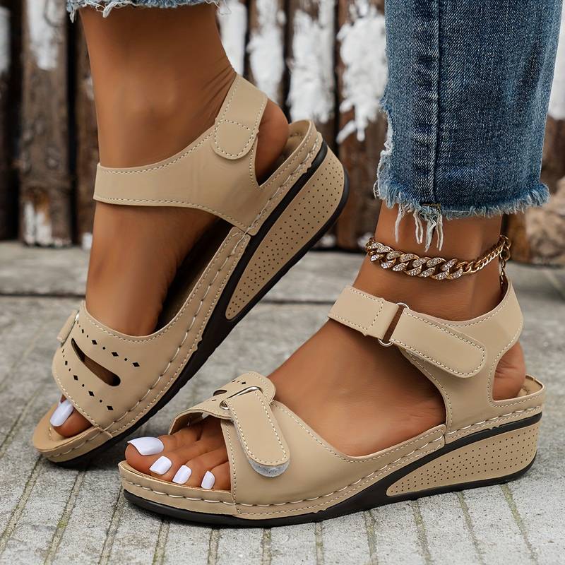 Sandali donna versatili, perfetti per casual o moda, con supporto arco e suola traspirante per ogni occasione.