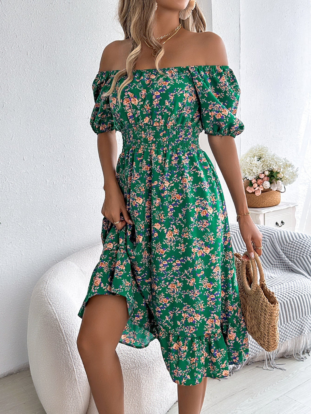 Chic abito estivo floreale donna, midi, con scollo quadrato e volant, perfetto per occasioni casual.
