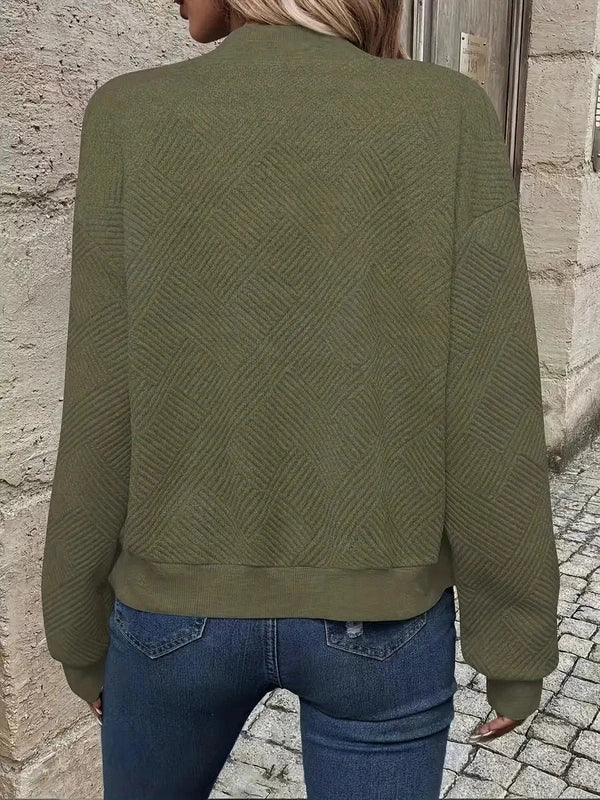 Moderna giacca donna, stile bomber, leggera e comoda, ideale per look casual o elegante autunnale.