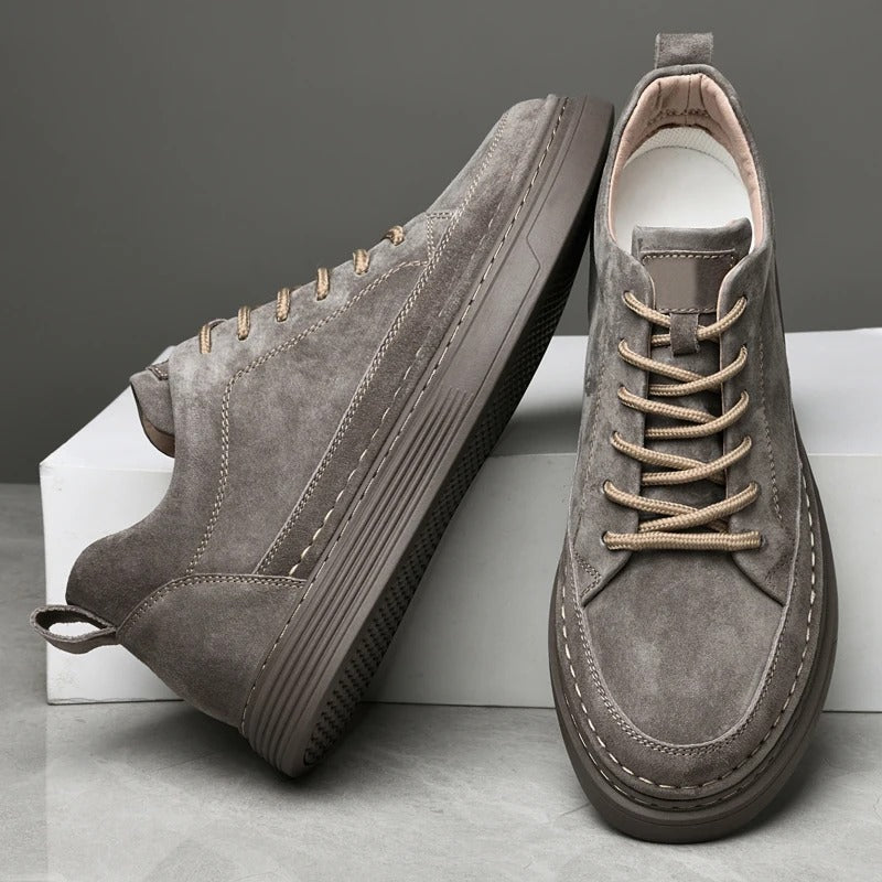 Scarpe uomo da passeggio, ammortizzazione superiore e ampia vestibilità per comfort totale. Beige, bianco, arancio.