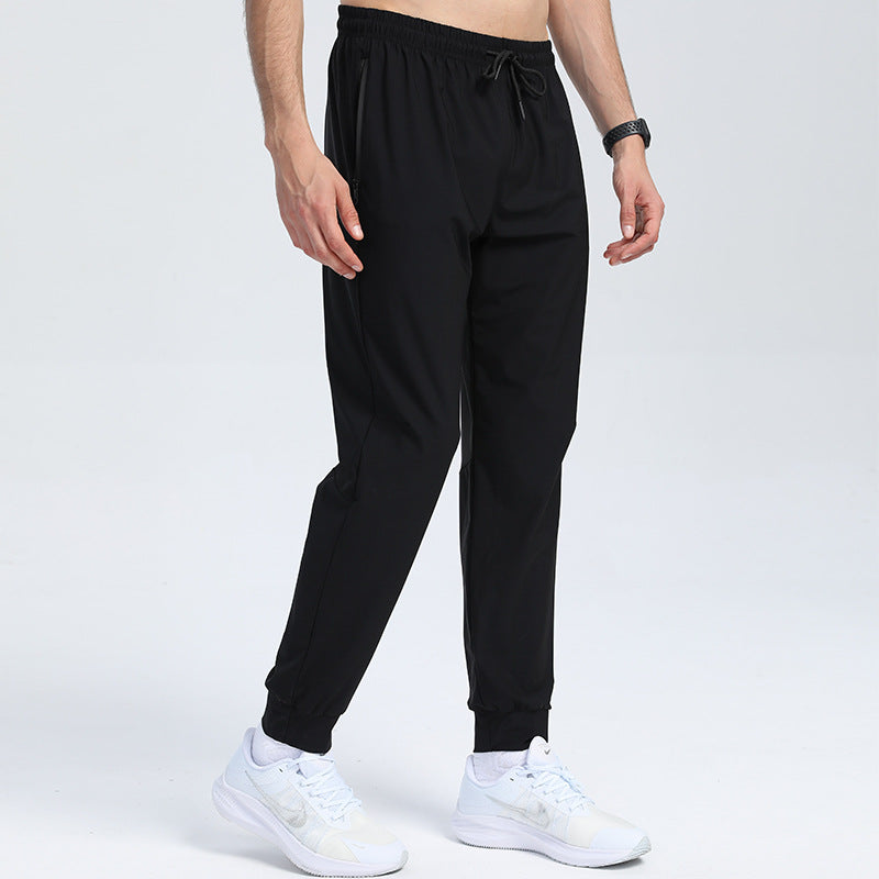 Pantaloni uomo larghi, sportivi e traspiranti. Ideali per allenamento o look casual primavera estate. Massimo comfort.