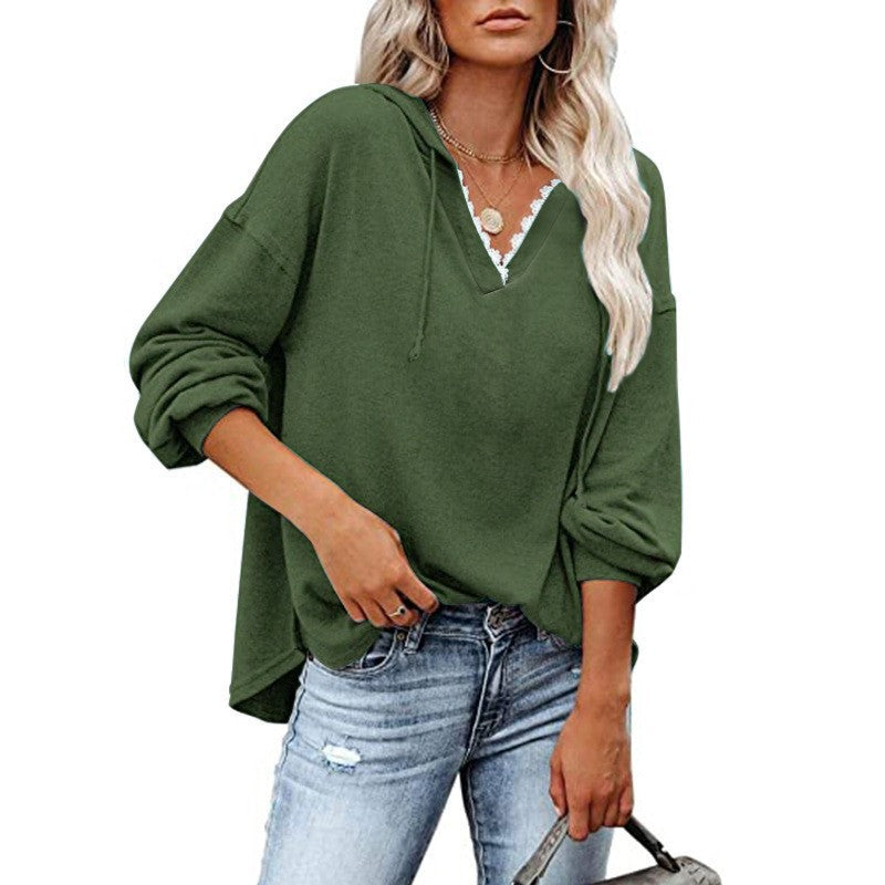 Felpa donna con cappuccio, scollo a V con pizzo delicato, maniche lunghe, ideale per un look casual.