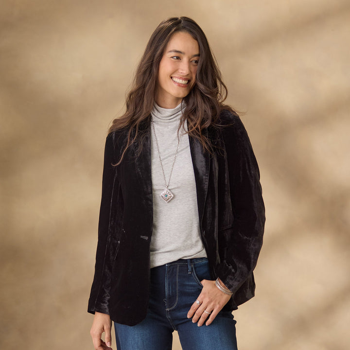Blazer elegante da donna slim fit con intricato ricamo collage, ideale per abbigliamento formale autunnale.