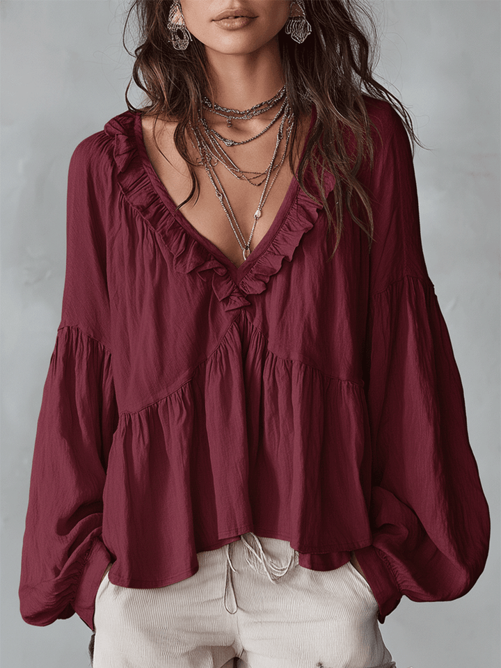 Blusa donna con volant e maniche lunghe, tessuto leggero per comfort e stile.