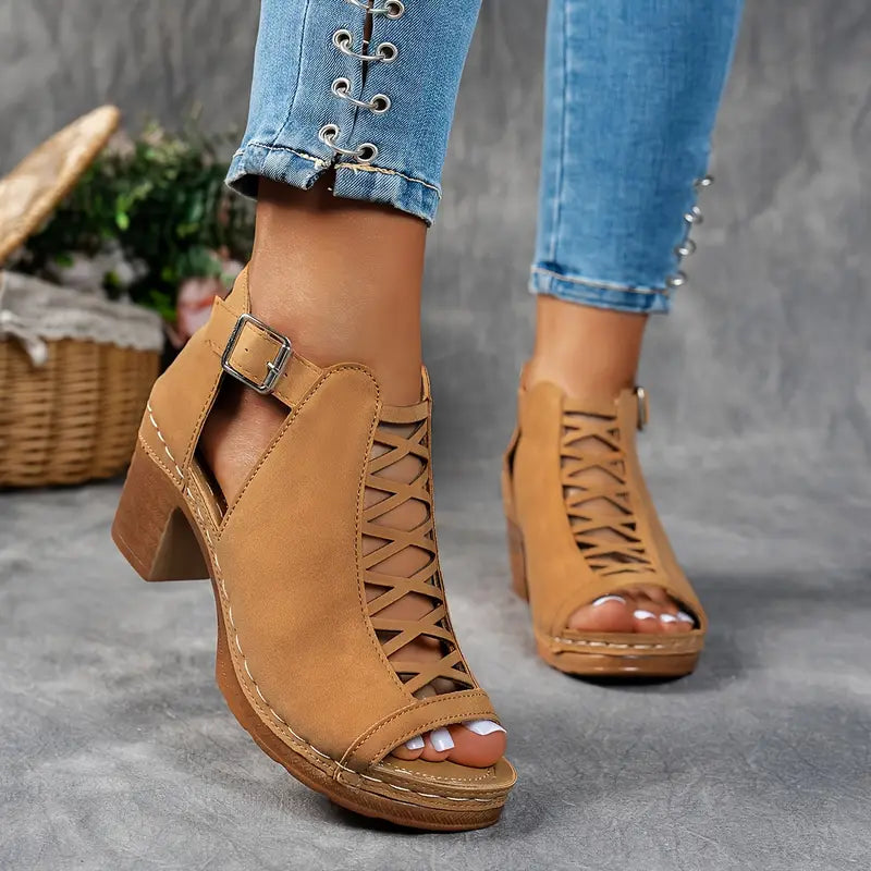 Sandali da donna estivi eleganti con tacco e fibbia regolabile. Comodi e raffinati.