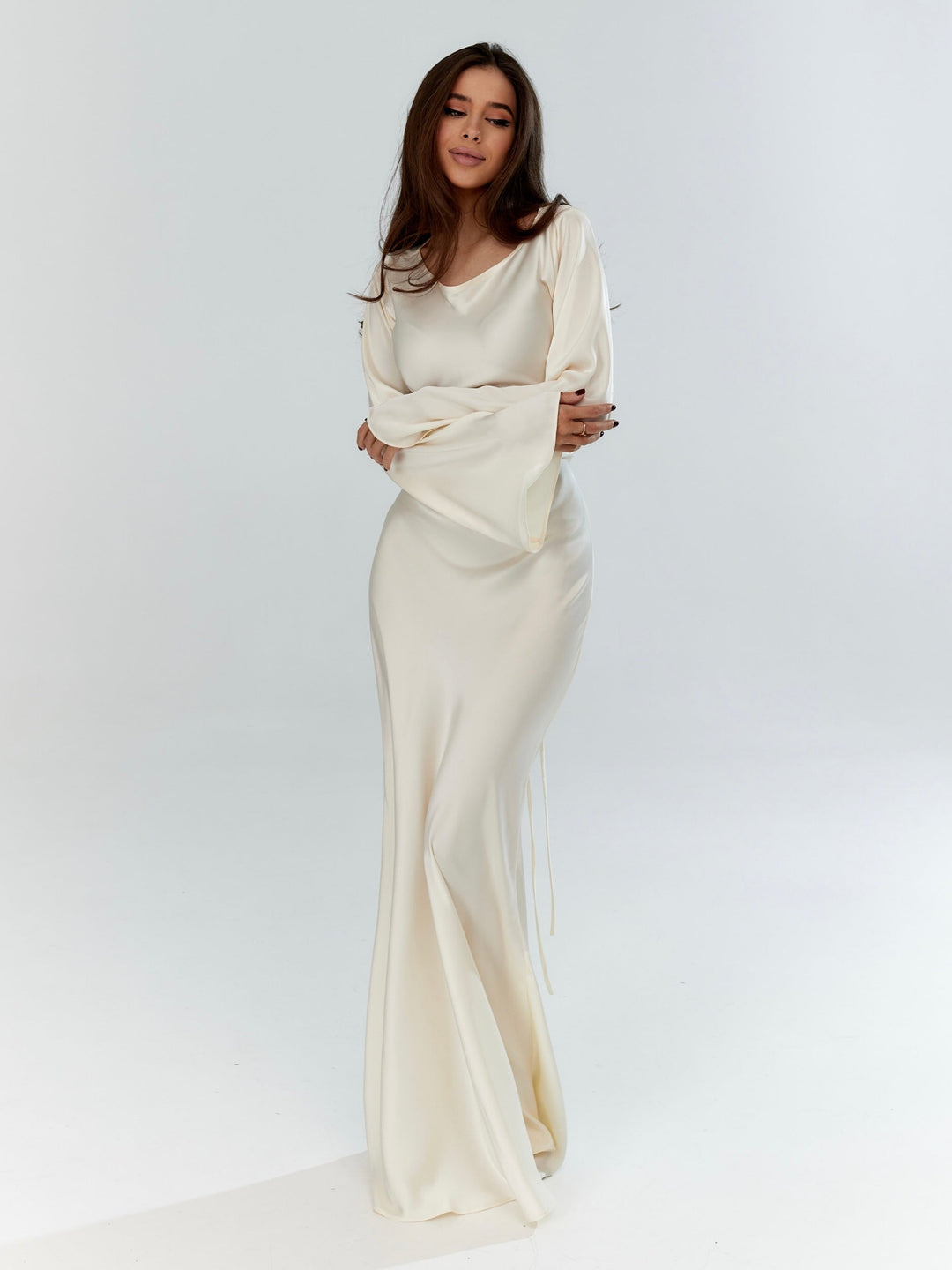 Maxi vestito autunnale per donna, maniche lunghe, ideale per un look raffinato.
