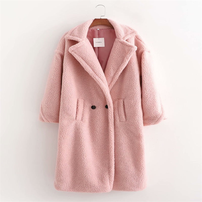 Moda inverno donna: cappotto lungo, caldo e avvolgente, stile elegante per ogni occasione.