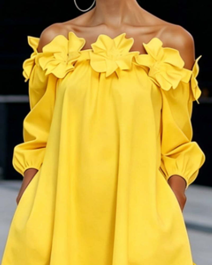 Abito moda femminile bianco con delicate applicazioni fiori 3D e design spalle scoperte.
