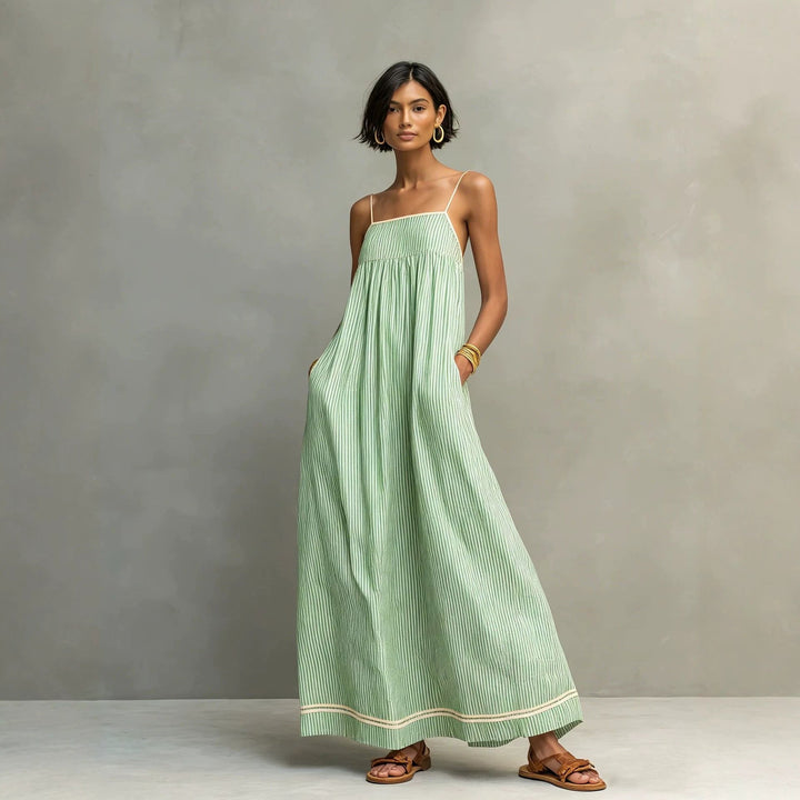 Vestito estivo lungo da donna, modello senza spalline e vita alta, ideale per l'abbigliamento femminile estivo.