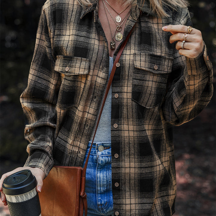 Top donna a quadri, manica lunga, con tasche frontali. Una camicia casual e rilassata per un look moderno e confortevole.