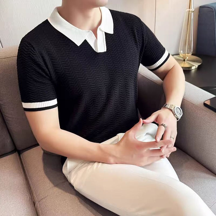 Maglia uomo estiva a righe con ricamo discreto, maniche corte. Ideale per un look casual e fresco in estate.