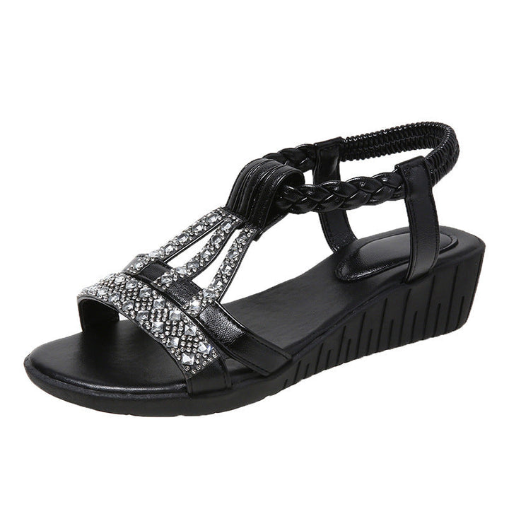 Sandali donna con zeppa stile boho, decorati con strass luccicanti. Scarpe estive comode ed eleganti.