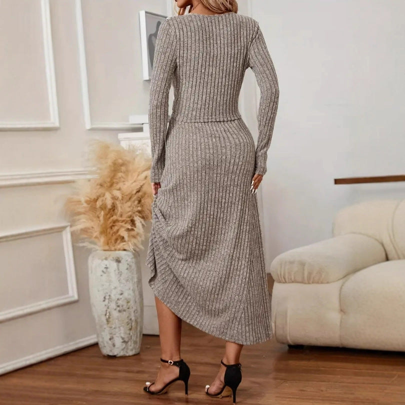 Set donna: outfit coordinato con cardigan versatile e gonna midi, ideale per un look casual o elegante.