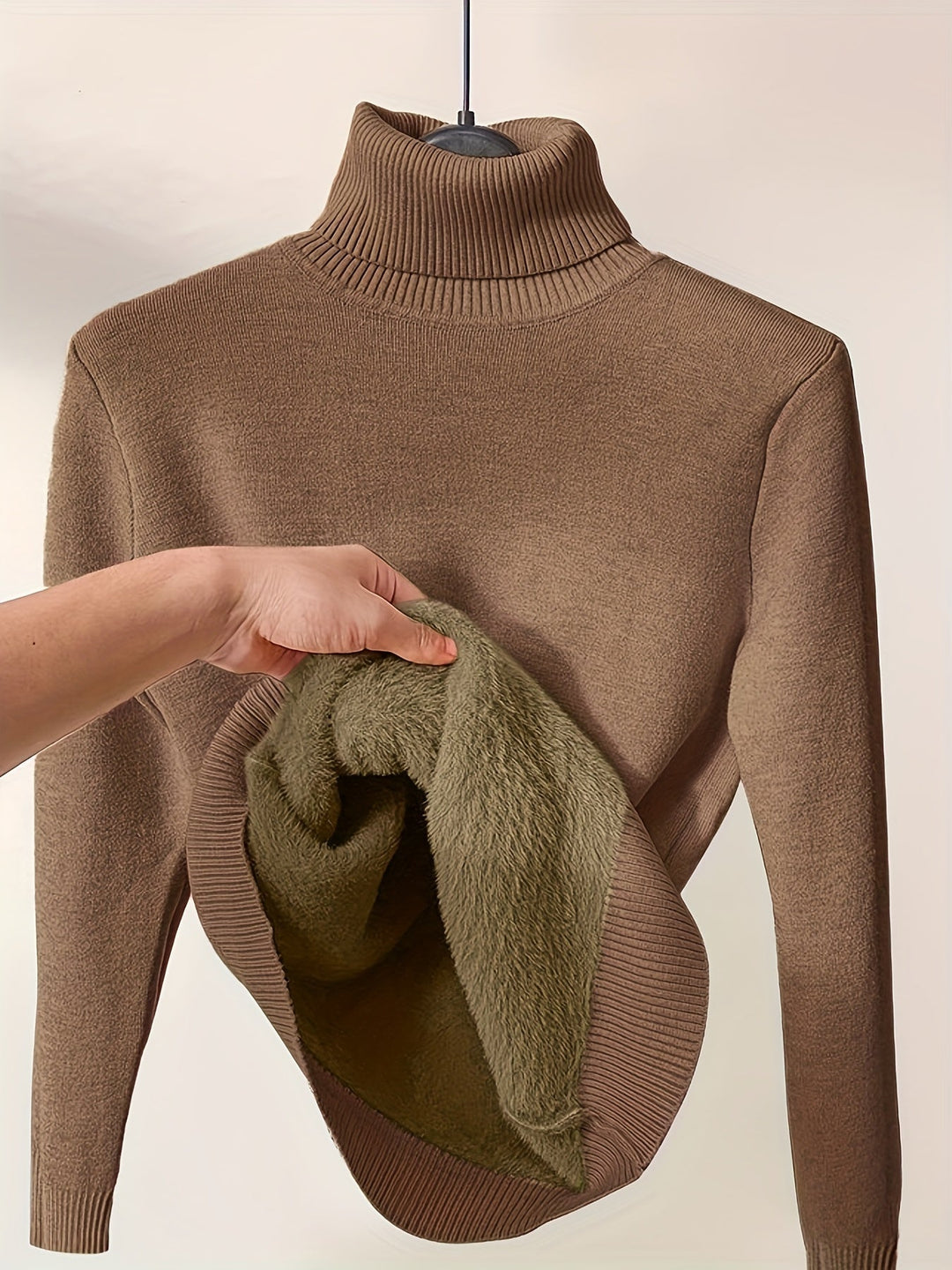 Maglione donna collo alto per autunno/inverno, in tessuto elasticizzato. Morbido e confortevole per ogni giorno.
