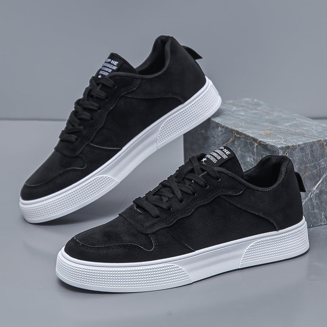 Eleganti sneakers beige basse da uomo, perfette per uno stile quotidiano comodo e alla moda.