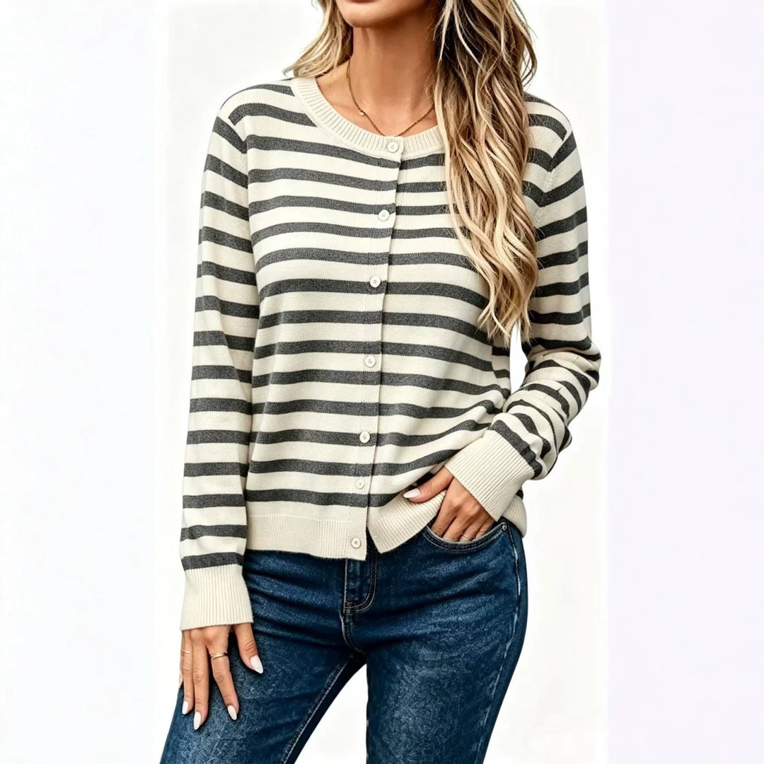 Cardigan lungo da donna a righe, vestibilità ampia. Perfetto per look casual autunnali e invernali.