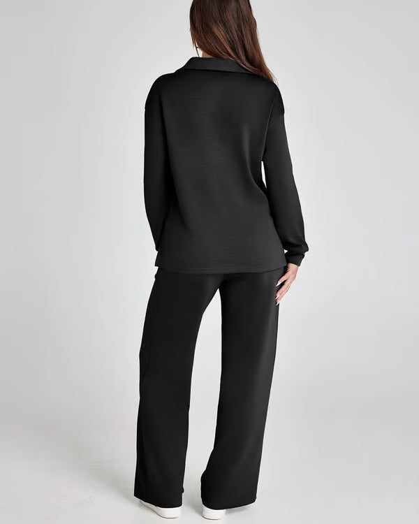 Moda donna: set due pezzi in morbido tessuto, felpa scollo a V e pantaloni loungewear.