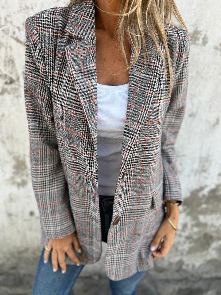Giacca blazer donna a quadri, ideale per outfit autunnali e invernali, combina moda, eleganza e comfort.
