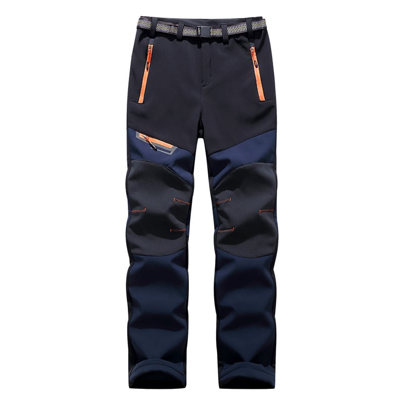 Dettaglio design a contrasto sui pantaloni da sci impermeabili unisex, ideali per l'inverno e outdoor.