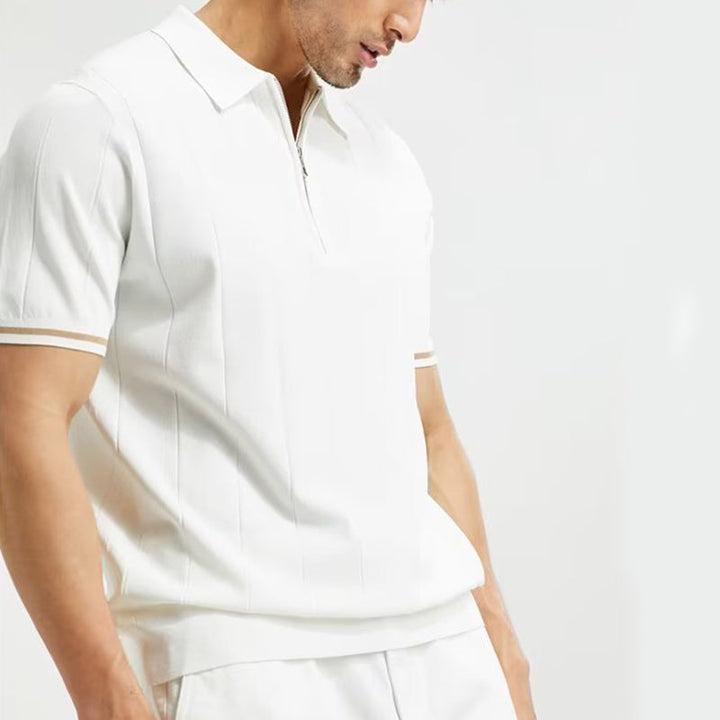 Polo uomo leggero con cerniera, ideale come top estivo. Perfetto per un look casual e trendy.