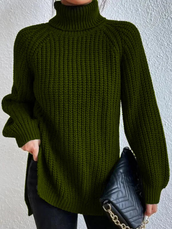 Maglione donna collo alto, maniche raglan. Spacco laterale per libertà di movimento e stile elegante.