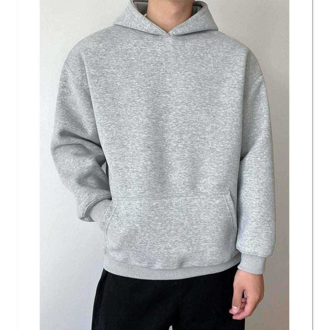 Felpa da uomo con cappuccio e maniche lunghe, vestibilità ampia per massimo comfort. Abbigliamento casual moderno.