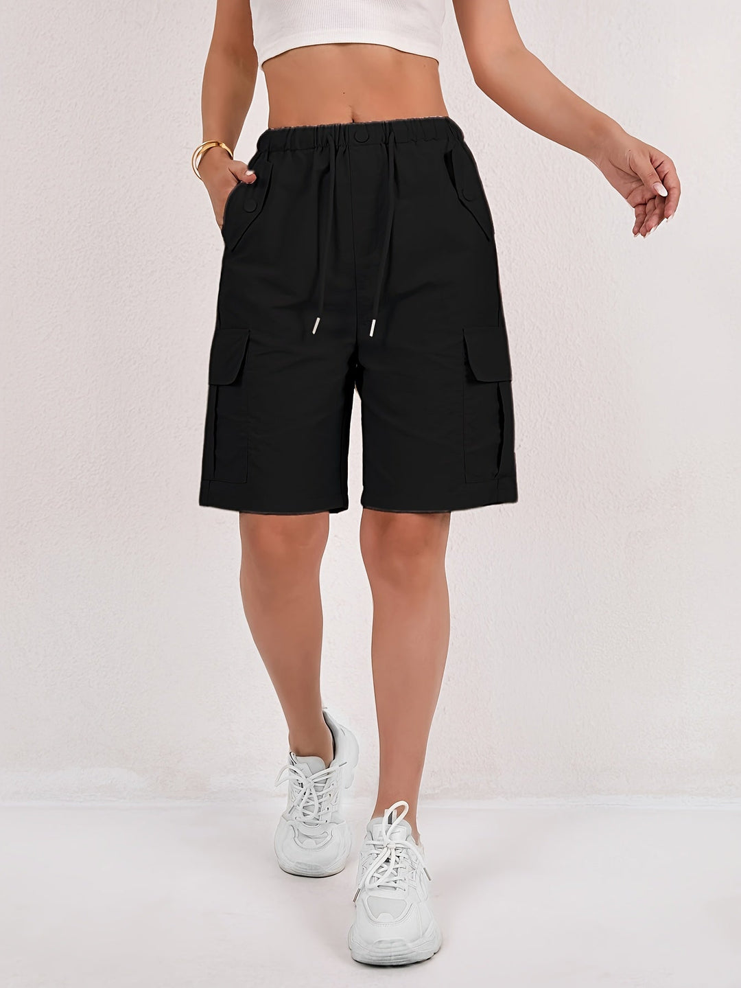 Short cargo donna, essenziale per l'estate, vita elasticizzata per comfort extra, look casual e alla moda.