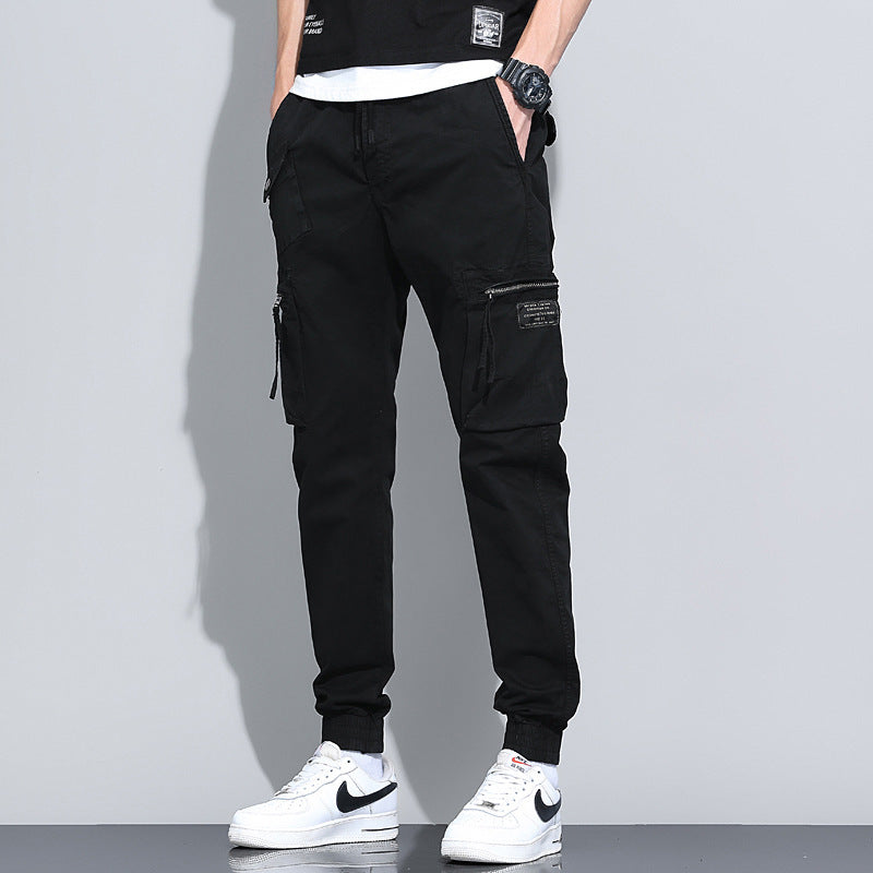 Pantaloni cargo uomo comodi, a gamba larga, con laccetto, perfetti per un look casual e pratico.