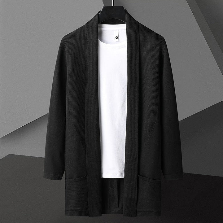 Cardigan uomo autunnale casual oversize aperto davanti, perfetto per stratificazione e comfort maschile.