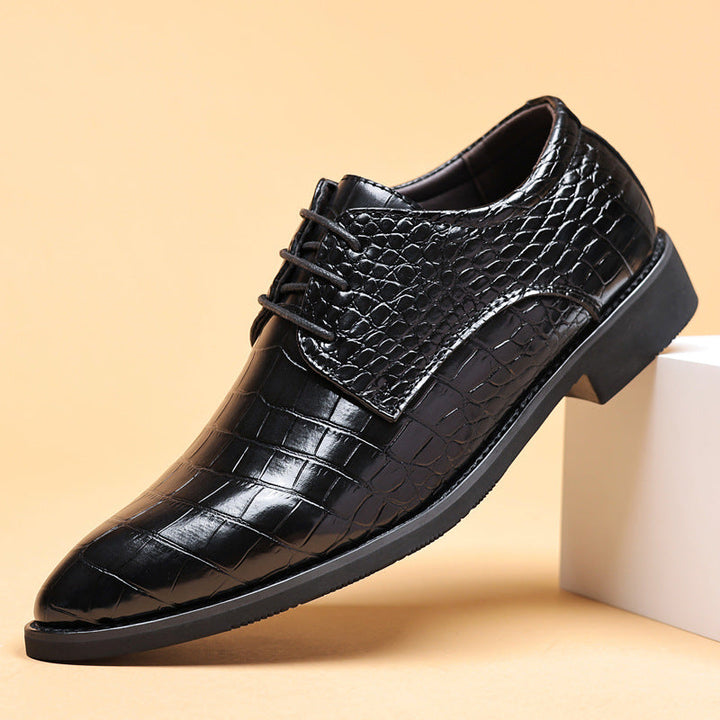 Scarpe da uomo con lacci e punta affusolata, dal design raffinato per look eleganti da ufficio o eventi.