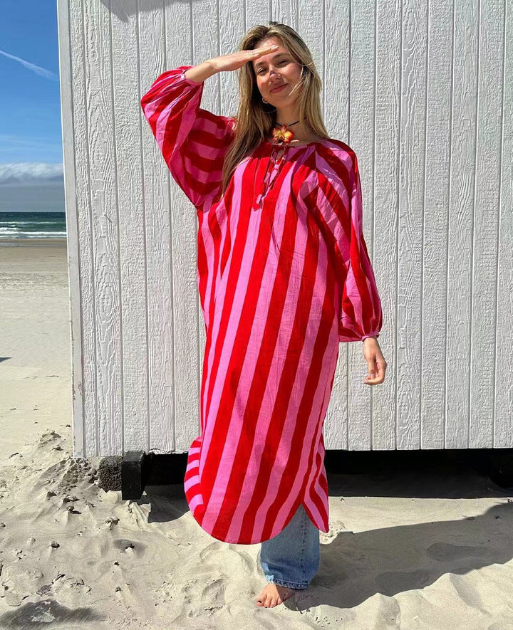 Abito lungo estivo a righe marroni e rosse, ampio, ideale per outfit casual ed eleganti da donna.