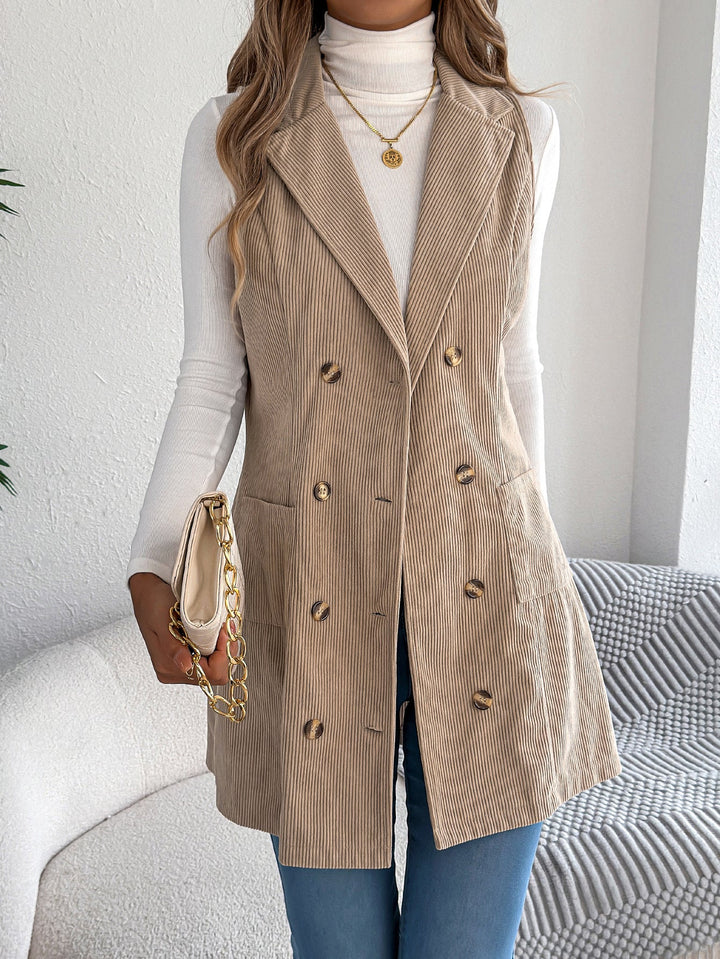 Gilet donna senza maniche con tasche, ideale per un outfit versatile ed elegante.