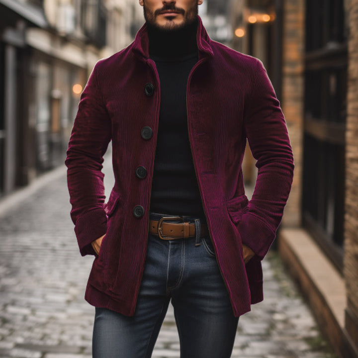 Moda uomo autunno: giacca slim fit con bottoni e collo alla coreana, per look elegante o casual chic.