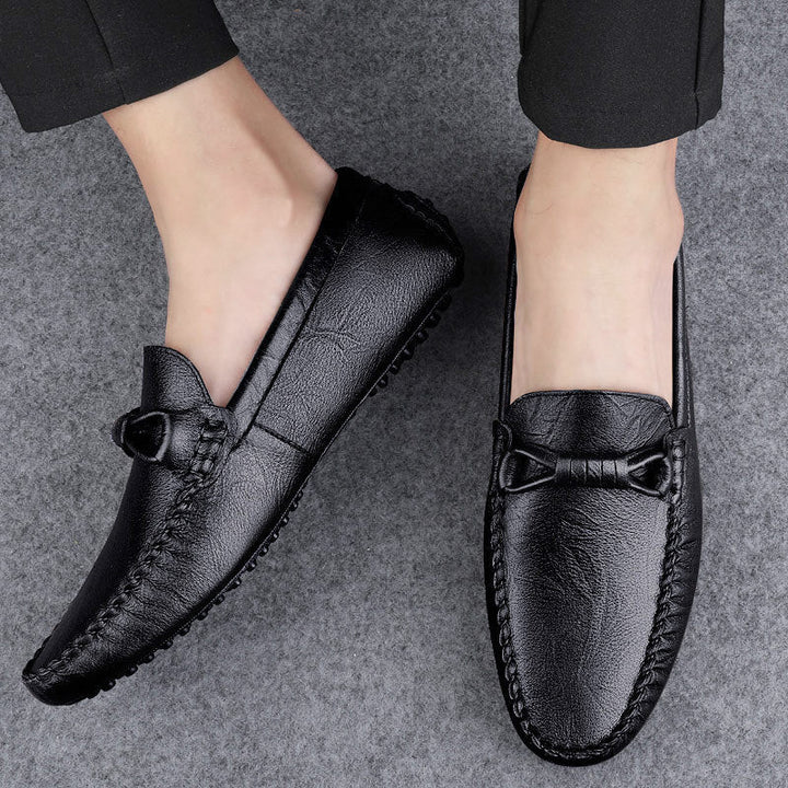 Mocassini uomo versatili senza lacci, calzature slip-on per comfort tutto il giorno e look casual o formali.