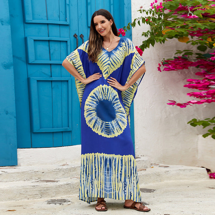 Abito lungo floreale per donna, con profondo scollo a V, stile casual e femminile.